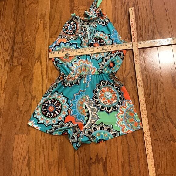 Pink Lily geometric design romper. Missing size… See photos - Picture 3 of 6